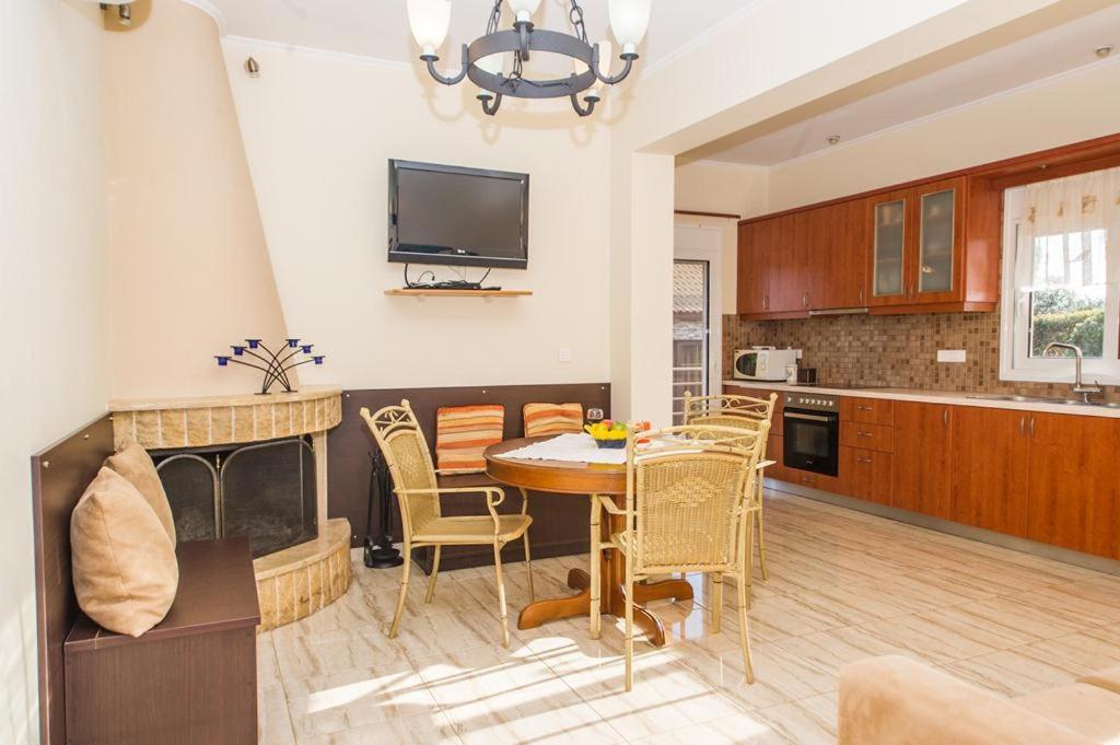 Cozy Flats In An Olive Grove By The Sandy Beach Kanalos Exterior photo